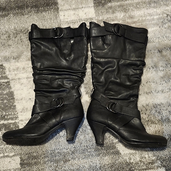 Boots - Picture 3 of 6